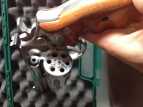 Por encapricharme de otra arma y no tener cupo, saco a la venta mi precioso S&W 617 con tambor de 00