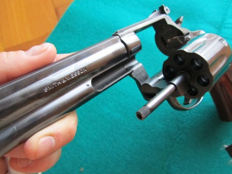 Hola! Buenas tardes! 

Pongo a la venta mi revolver smith & wesson 586 en pavón del calibre 357 magnum 10