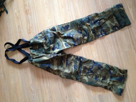 Vaciando trastero
Pantalón con tirantes de goretex nuevo talla S. Serviría para alguien que midiera hasta 01