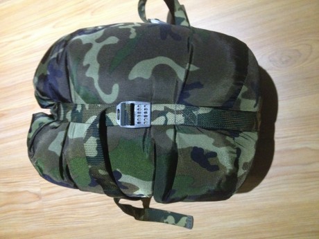 En venta saco de dormir FAS camuflaje boscoso. Con su funda de compresión. 
No lo he abierto nunca, nuevo 00