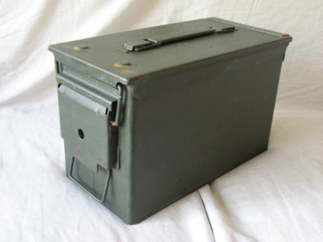 Vendo 2 cajas de municion metalica por 12 +8 €  20€ total cada 1 con envio incluido.Cajas 30.5x15.5x18 00
