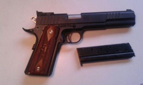 Un amigo vende esta pistola
STI Trojan 6"
Calibre 9mm
Tiene 300 disparos aprox.
Precio 900 € portes 00