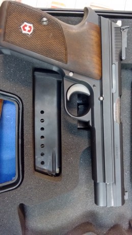 Buenos días,
Pongo a la venta mi Sig P-210-6 con cañón de 5".
Estado impecable.
Se incluye:
- 2 cargadores 11