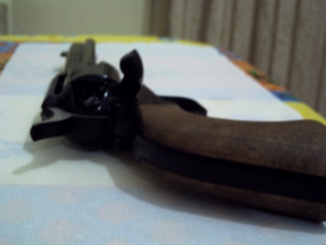 Hola Señores foreros vendo este revolver y sus complementos, con las siguientes características:

Estado 02