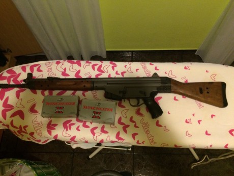 Un compañero del club vende un Cetme C, cal.307w, con 4 cargadores de 20 cartuchos cada uno, el arma esta 00