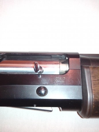 Vendo escopeta FRANCHI 712, buen estado,  cañon de 71cm, 5 chockes, culata y guardamanos de polimero,no 01