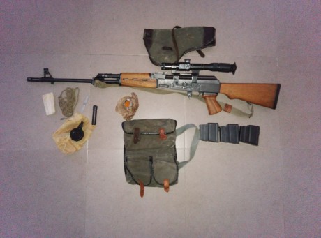 Hola,
como mucho sabéis para que uno entre otro tiene que salir... de modo que le ha tocado a este Zastava 02