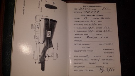 En buen estado, con cañón de pichón de 70cm, y con 10 chokes originales Perazzi. 
En su maletín original. 01