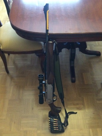 - Semiautomático, calibre: 30-06
- Cañón: 51 cm.
- Punto de mira «Optic Fibre», alza adj.bat.rib
- Cargador 01