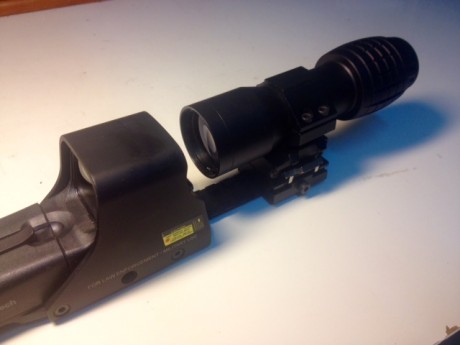 Vendo visor holografico EOTech 512 en perfecto estado acompañado de un magnificador de 5X y dos monturas 21