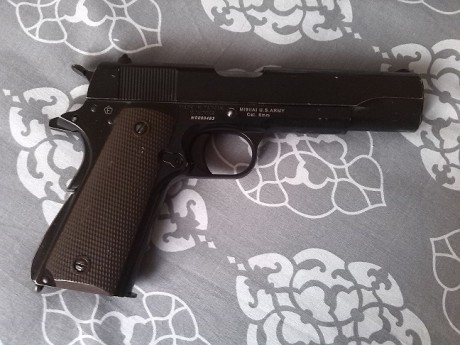 Muy buenas .
me quiero ir haciendo poco a poco con una pequeña coleccion de replicas de armas .
Serian 132