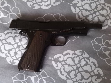 Muy buenas .
me quiero ir haciendo poco a poco con una pequeña coleccion de replicas de armas .
Serian 131