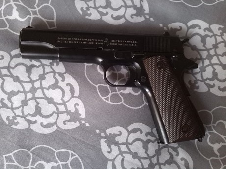 Muy buenas .
me quiero ir haciendo poco a poco con una pequeña coleccion de replicas de armas .
Serian 130