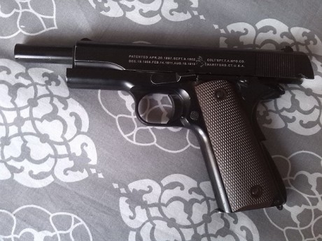 Muy buenas .
me quiero ir haciendo poco a poco con una pequeña coleccion de replicas de armas .
Serian 140