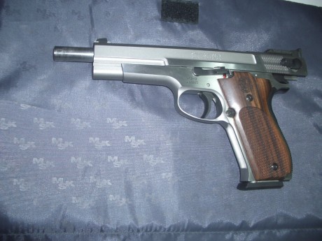 Vendo S&W, modelo 952-2 de 6". Impecable. Dos cargadores. Mejor ver y probar en Málaga.
 Precio: 02