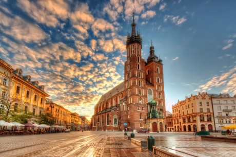 Hola, buenas a todos, os cuento, resulta que me voy un año a vivir a Cracovia , según tengo entendido 81