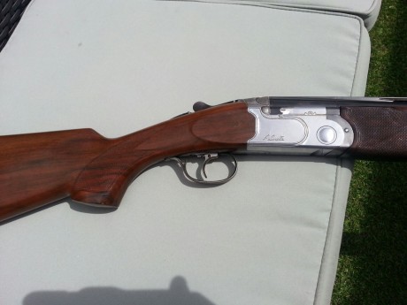 Pongo a la venta una escopeta de un amigo, se trata de una beretta 682 sporting, monogatillo, selector 11