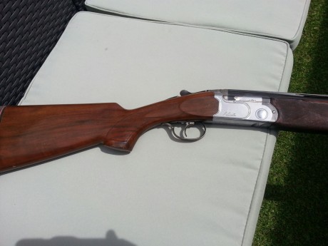 Pongo a la venta una escopeta de un amigo, se trata de una beretta 682 sporting, monogatillo, selector 20