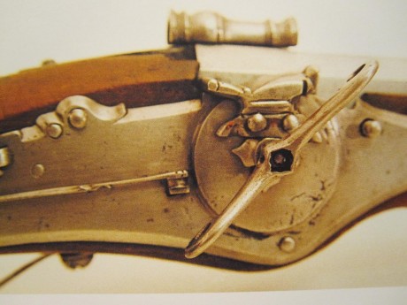 Cuando uno intenta aproximarse al estudio de las armas antiguas en España se encuentra con algunos tópicos 80