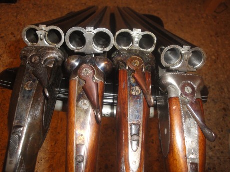 Se vende lote de cuatro escopetas paralelas. Tres son del calibre 12/70 y una del 16. De las del calibre 02