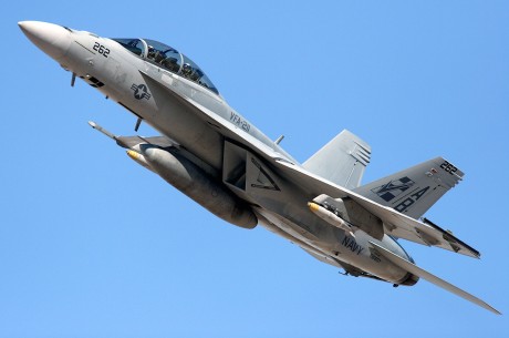 Pues eso, en este hilo pretendo deleitaros como amantes de los aviones de combate que sois muchos, con 130