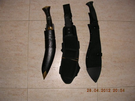 Buenas tardes.

He conseguido este Kukri nepalí que me han dicho que es original de nepal. El mango es 30
