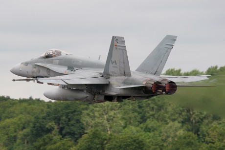 Pues eso, en este hilo pretendo deleitaros como amantes de los aviones de combate que sois muchos, con 02