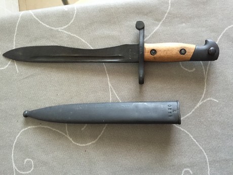 He comprado esta bayoneta mod 1941 pero no se si es original las cachas y el fosfatado, puede ser algún 22