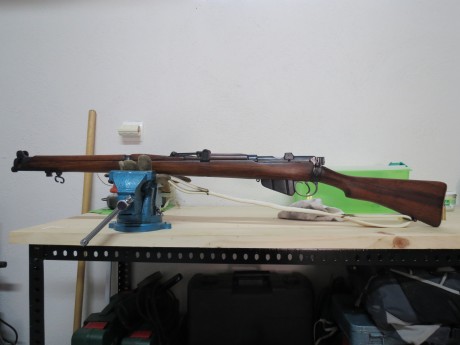 Vendo Enfield Nº 1 MKIII del calibre 303 british, el rifle esta muy cuidado.
Esta guiado con la licencia 01