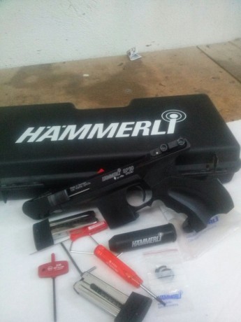 Un compañero del club de tiro me pide que ponga a la venta esta HAMERLLI SP20 del Cal. 32
El estado es 11
