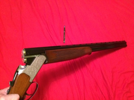 Hola 
Me gustaría preguntaros por una lamber superpuesta con los cañones cromados, calibre 12/70. 
Seria 101