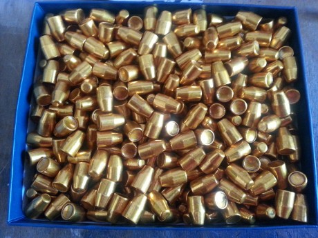 Son 2.500 puntas HN del 40 SW cobreadas de 180 grains a 85 € el millar.
Estas puntas son excelentes.
Se 31