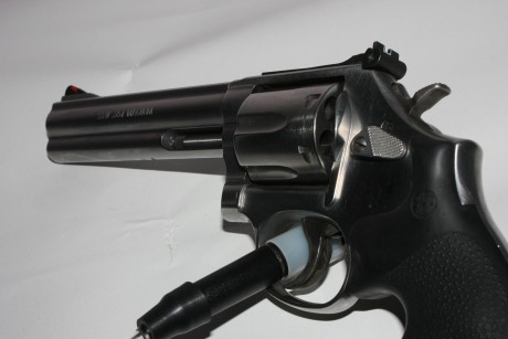 Buenas, un compañero del club me pide que le ponga a la venta este revolver, un smith wesson 686-6 de 00