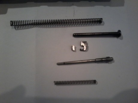 Buenas compañeros.

Compre hace poco de segunda mano, un kit kadett del .22 para la cz 75.
El caso es 80