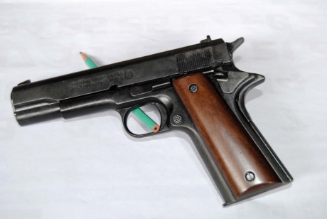 Muy buenas .
me quiero ir haciendo poco a poco con una pequeña coleccion de replicas de armas .
Serian 40