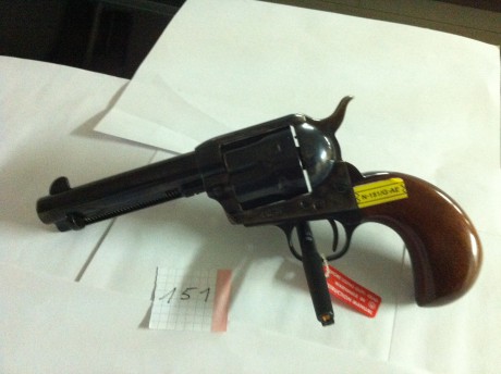 Vendo Enfield Nº 1 MKIII del calibre 303 british, el rifle esta muy cuidado.
Esta guiado con la licencia 90