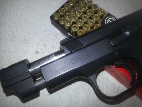 Cambio pistola marca Tanfoglio p19 carry calibre 9mm soy el primer dueño  muy pocos tiros 
el arma está 00
