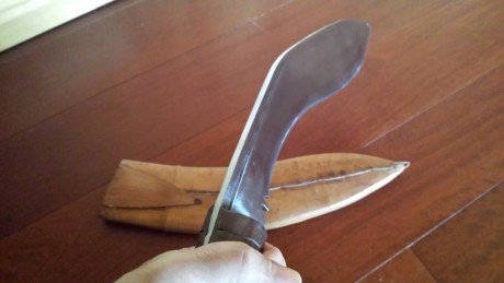 Pongo a la venta este impresionante Kukri Nepali de hoja enteriza de 5mm de grueso, con una medida de 10