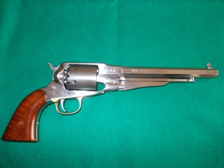 Buenas tardes compañeros.
Vendo mi Remington de Uberti en calibre .44 y en inoxidable. Tiene aproximadamente 01
