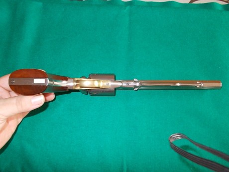Buenas tardes compañeros.
Vendo mi Remington de Uberti en calibre .44 y en inoxidable. Tiene aproximadamente 00