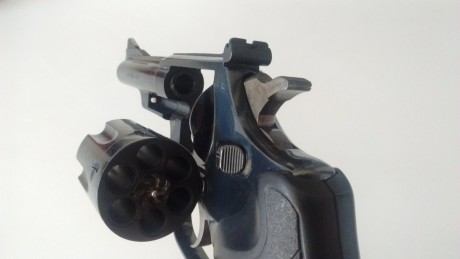 Revólver astra, calibre 357 magnum ctg, equipado con cachas de goma "pachmayr".
Funciona perfectamente.
Se 01