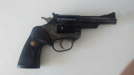 Revólver astra, calibre 357 magnum ctg, equipado con cachas de goma "pachmayr".
Funciona perfectamente.
Se 00