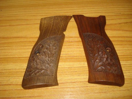 Retiradas de la venta unas cachas de madera de nogal con hojas de roble y alguna bellotita que otra para 00