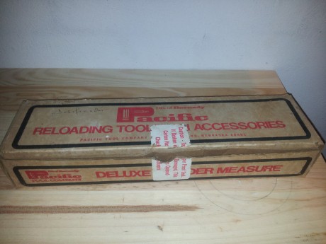 Vendo dosificador pacific, antigua marca de Hornady.
Primera calidad.
Precio: 45€
 :saluting-soldier: 01