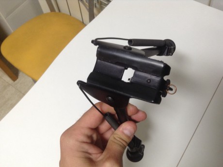 Buenas tardes,
¿como podría instalar un bípode en el agujero del tornillo que entra paralelo al cañón 60