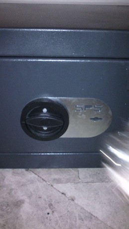 Vendo armero homologado para tres armas cortas, marca SPS yo lo compre hace ocho meses de ocasión a otro 00