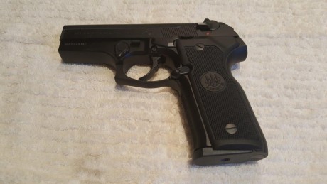 Pistola Beretta 9 milimetros solo usada 2 veces, es como si la comprases nueva en la tienda!!! La vendo 00