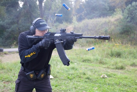 La mejor escopeta (no rifle) del mundo.
El Vepr 12 escopeta ha sido desarrollado como un competidor directo 21