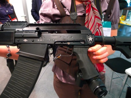 La mejor escopeta (no rifle) del mundo.
El Vepr 12 escopeta ha sido desarrollado como un competidor directo 20