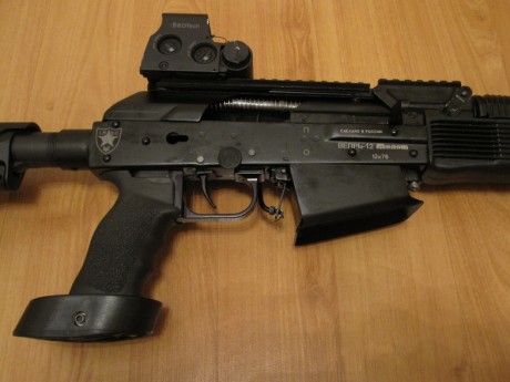La mejor escopeta (no rifle) del mundo.
El Vepr 12 escopeta ha sido desarrollado como un competidor directo 31